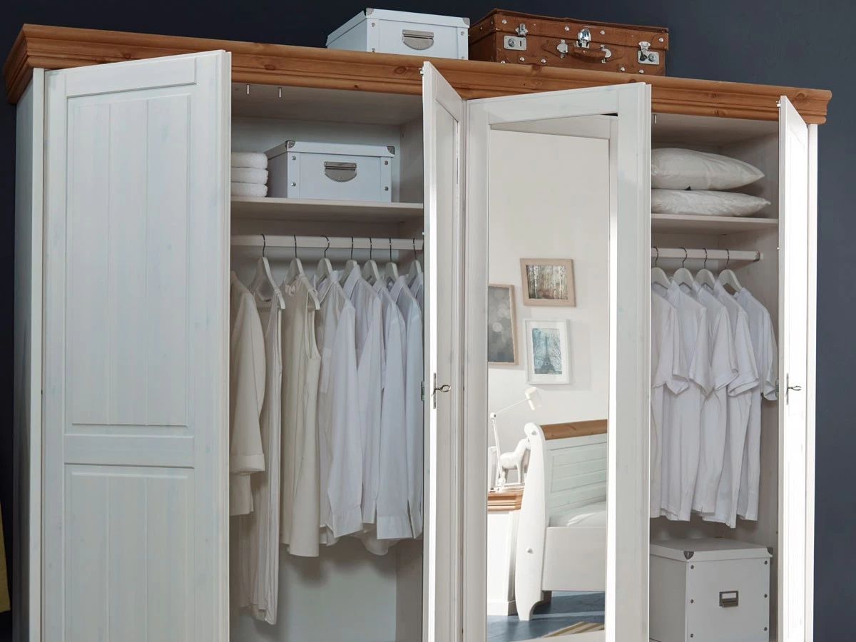 Kleiderschrank Melina 4 Türig Kiefer Massiv Weiß Gewachst 255cm Breit Mit Spiegel Abs Honigfarbig 6 Kleiderschrank Melina 4 Türig Kiefer Massiv Weiß Gewachst 255cm Breit Mit Spiegel Abs Honigfarbig – Bild 4